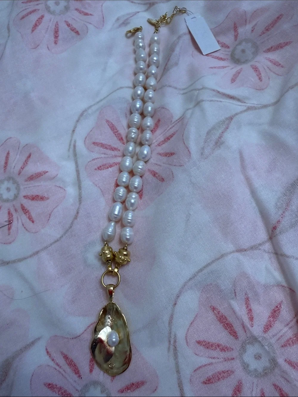Elegant Gold and Pearl Necklace - Picture 4 of 4